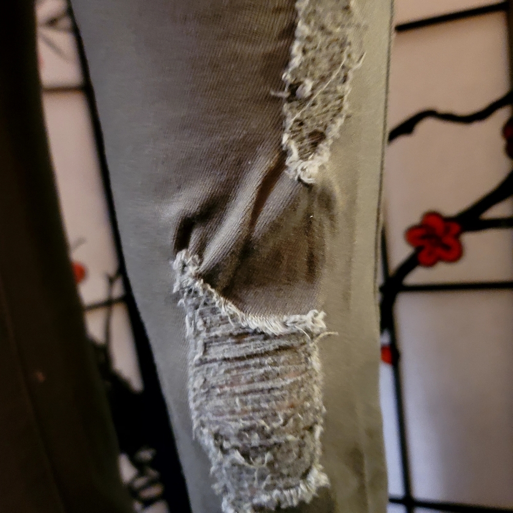 I & M PREMIUM JEANS/ROLLED CUFF/DISTRESSED - Picture 9 of 10